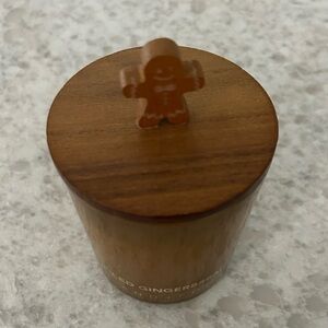 “New” Sand+Fog Gingerbread Scented Candle with Wooden Lid 10 oz